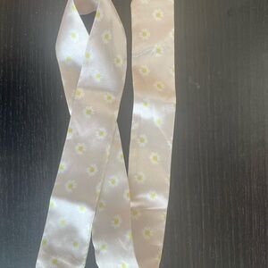 Daisy Print Satin Twilly in blush